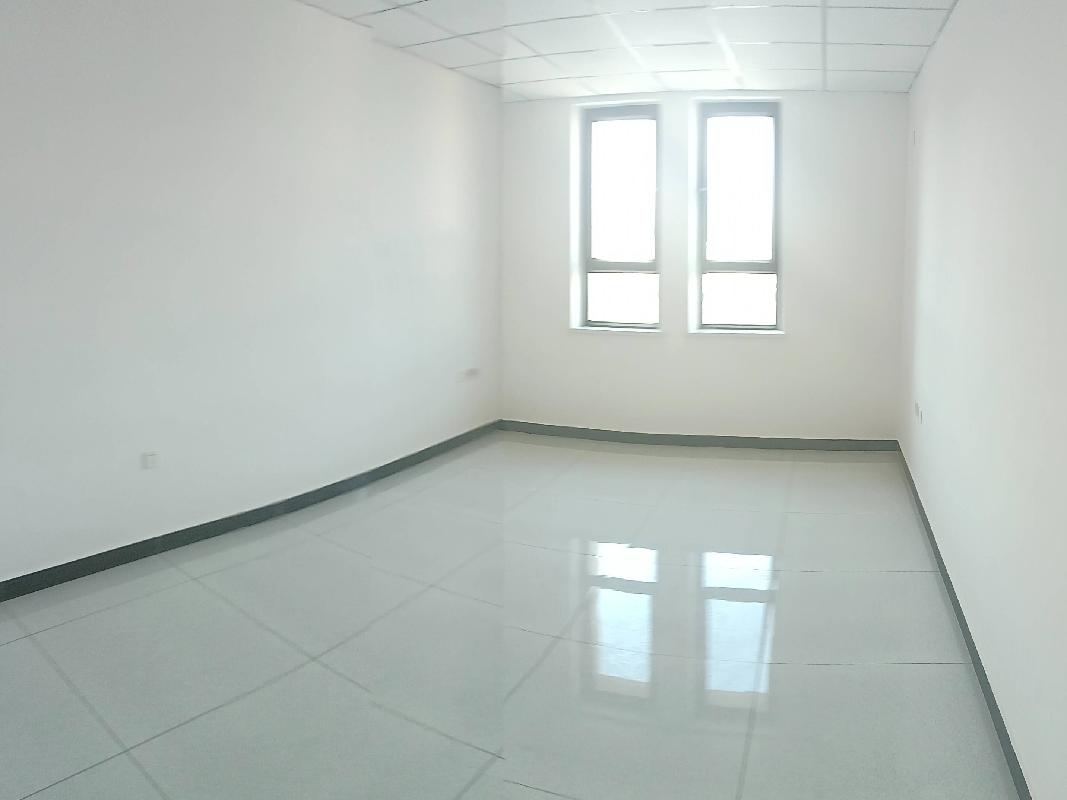 霍尔果斯恒汇投资发展有限责任公司位于霍尔果斯铁路口岸货运查验场办公楼共计46间房间约2018.76㎡对外招租