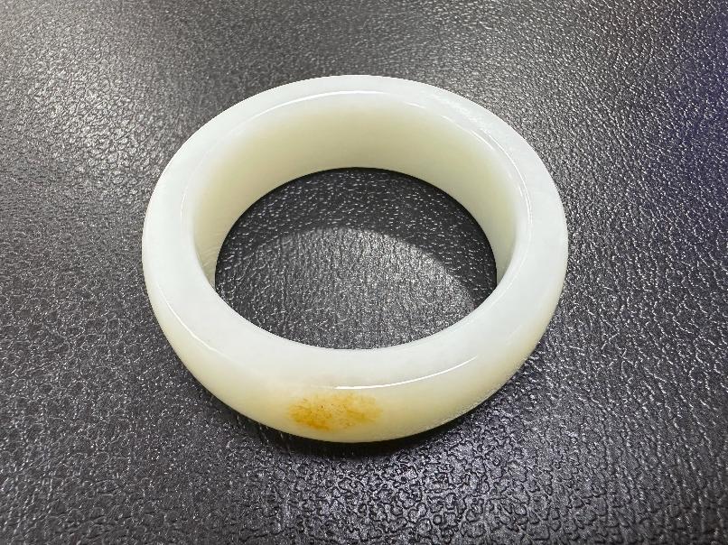 俄料和田玉手镯转让公告