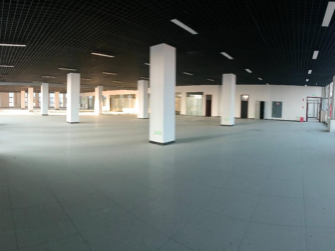 霍尔果斯恒汇投资发展有限责任公司位于霍尔果斯经开区展示交易中心1-4楼层大厅及24间办公室约5926.32㎡对外招租