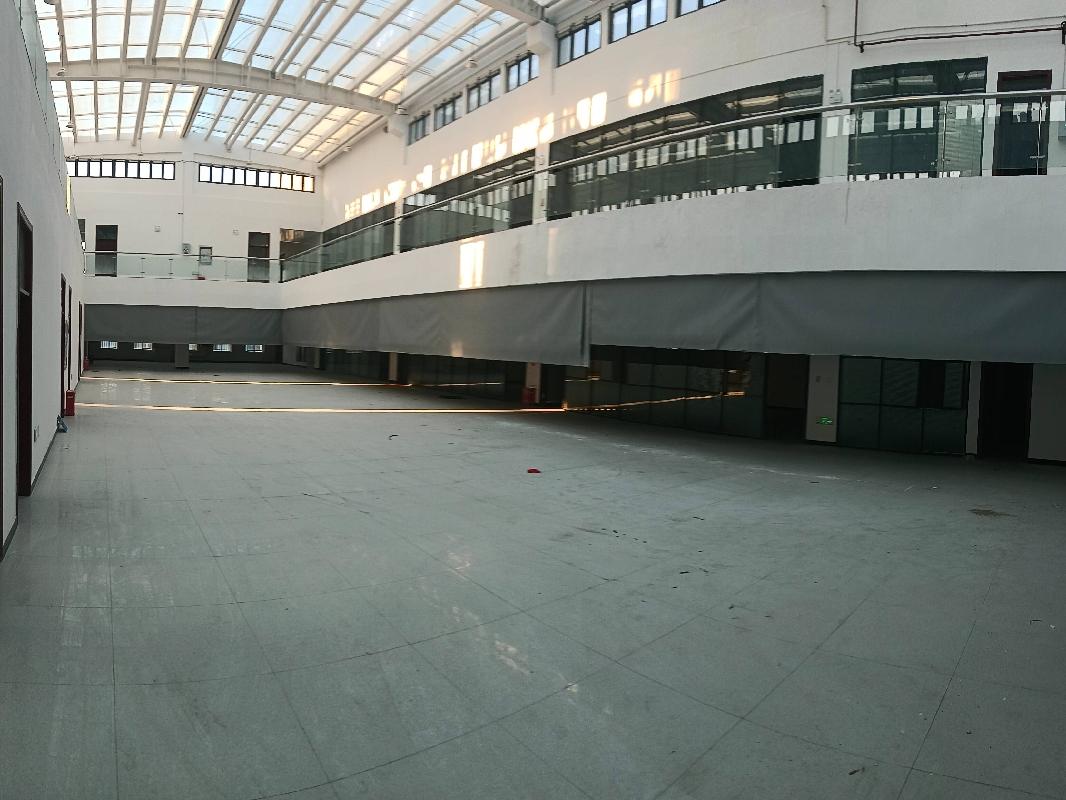 霍尔果斯恒汇投资发展有限责任公司位于霍尔果斯经开区展示交易中心1-4楼层大厅及24间办公室约5926.32㎡对外招租