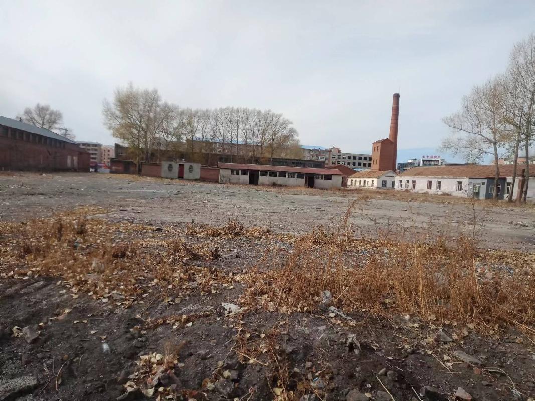 呼伦贝尔市海拉尔区呼伦办加格达奇路80号拖修空地2处、空地1整体出租（租金73233.60元/年，租期:三年）(国资监测编号GR2025NM1005986)