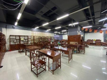 梧州市新兴三路83号二层商场的土地使用权及房屋所有权转让公告