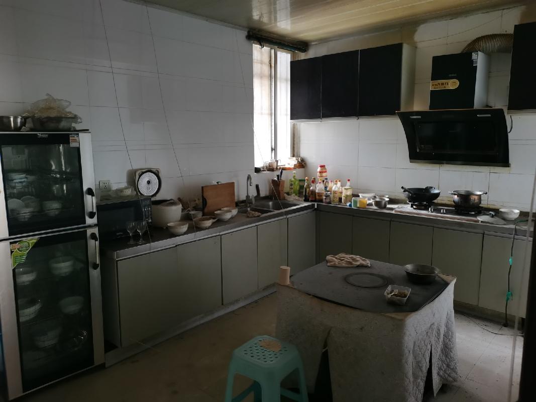 昭通市镇雄县南广路251号商业城四组团房产一批