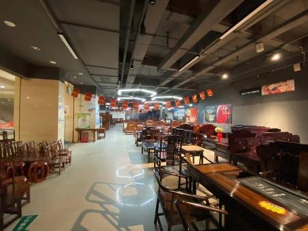 梧州市新兴三路83号二层商场的土地使用权及房屋所有权转让公告