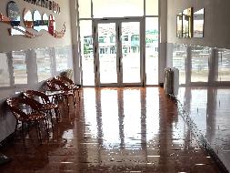赤峰市喀喇沁旗牛营子镇水泉村赤峰富龙路桥投资经营有限责任公司(原牛营子收费站)办公楼及院落整体出租（年租金底价66136.5元，租期3年）(国资监测编号GR2025NM1006081-2)