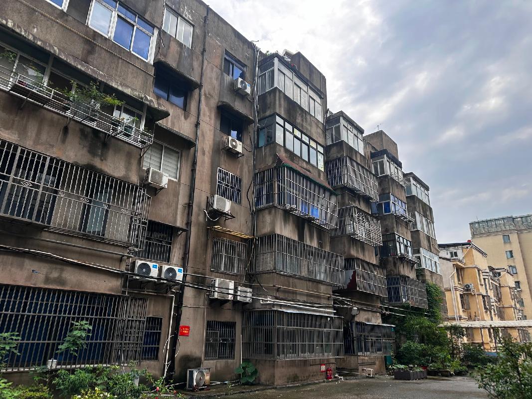 [泰州市]泰兴市鼓楼南路金凤南幢504室公开招租