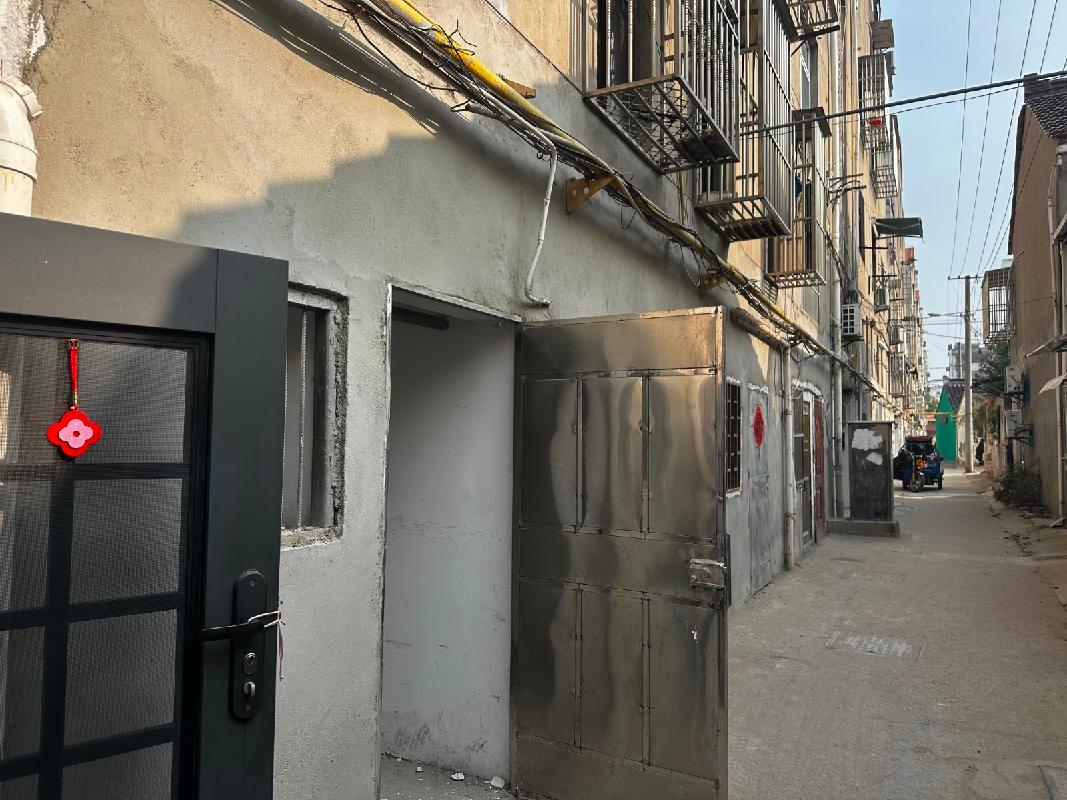 泰兴市鼓楼南路春区1号506室车库公开招租
