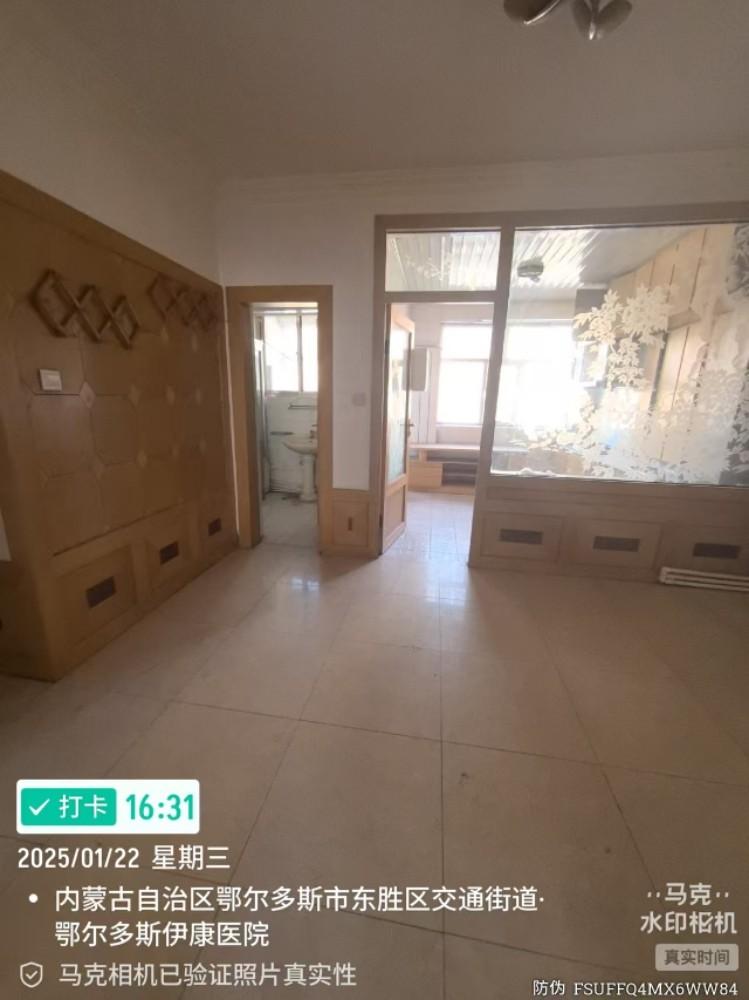 内蒙古银行鄂尔多斯分行持有的位于鄂尔多斯市东胜区1-3-305住宅（农行家属院）等12宗实物资产整体转让