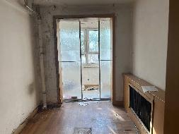 伊犁州公安局位于伊宁市斯大林街6巷3号家属楼12号商铺约38.30㎡对外招租，租期三年