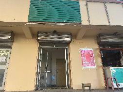 伊犁州公安局位于伊宁市斯大林街6巷3号家属楼5号商铺约7.2㎡对外招租，租期三年