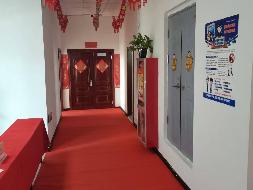 第四师创锦棉业有限公司位于霍城县清水镇2区北京东路(马蹄铁商业广场)B栋2楼204号对外招租，租期四年半