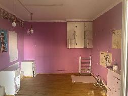 伊犁州公安局位于伊宁市斯大林街6巷3号家属楼2号商铺约10.85㎡对外招租，租期三年