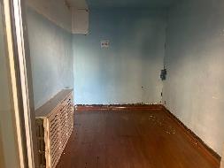 伊犁州公安局位于伊宁市斯大林街6巷3号家属楼3号商铺约8.14㎡对外招租，租期三年