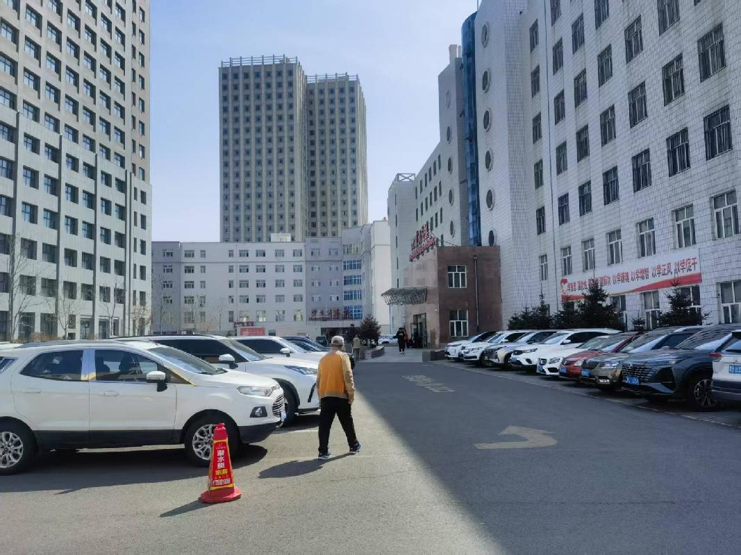 齐齐哈尔医学院附属第二医院停车场200个地上停车位捆绑招租交易公告
