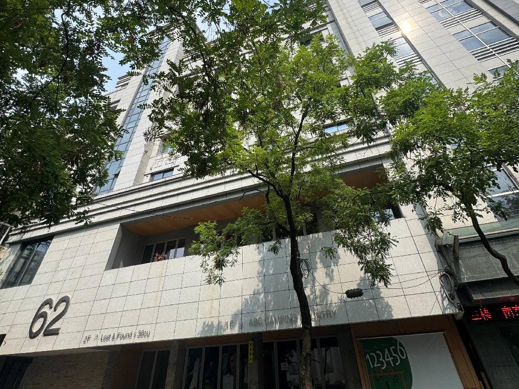 江苏省美术馆位于南京市玄武区碑亭巷62号美术大厦一层、二层房屋公开招租(再次挂牌)(国资监测编号GR2025JS1005838-2)