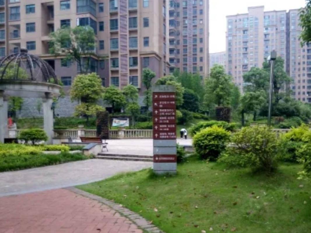 长沙市暮云镇芙蓉南路四段977号和美星城D区46栋1202及D-905车位(二次挂牌)(国资监测编号GR2025HN1001925-2)
