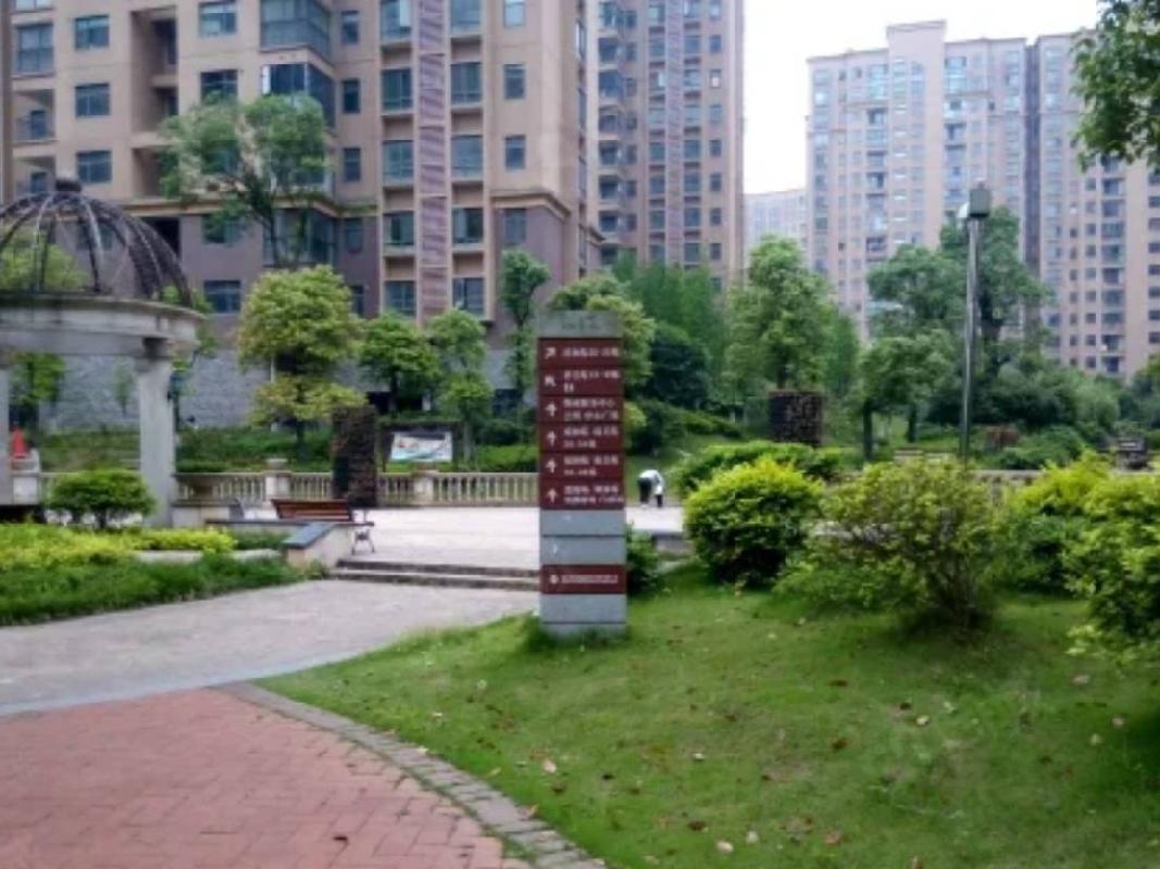 长沙市暮云镇芙蓉南路四段977号和美星城D区45栋1702及D-976车位(二次挂牌)(国资监测编号GR2025HN1001924-2)