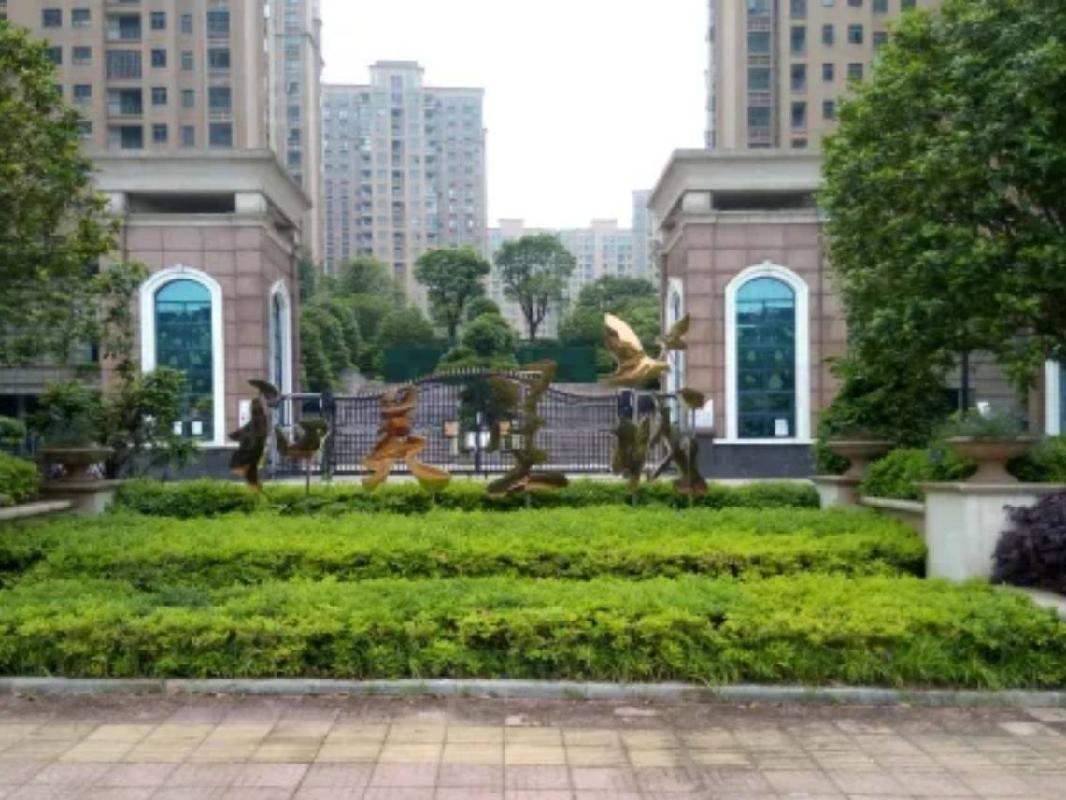 长沙市暮云镇芙蓉南路四段977号和美星城D区45栋1302及D-1004车位(二次挂牌)