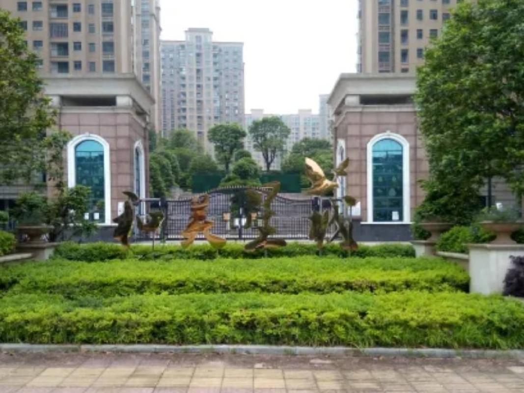 长沙市暮云镇芙蓉南路四段977号和美星城D区46栋1202及D-905车位(二次挂牌)