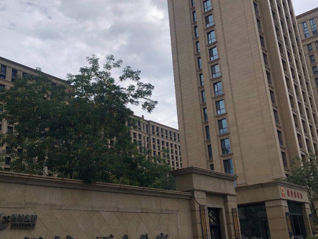 乌鲁木齐市盛天隆投资有限公司转让位于乌鲁木齐市水磨沟区红光山路888号绿城广场10号住宅楼2单元201室(国资监测编号GR2025XJ1001140)