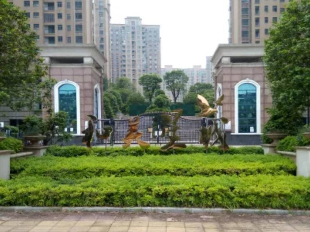 长沙市暮云镇芙蓉南路四段977号和美星城D区48栋1102及D-296车位(二次挂牌)