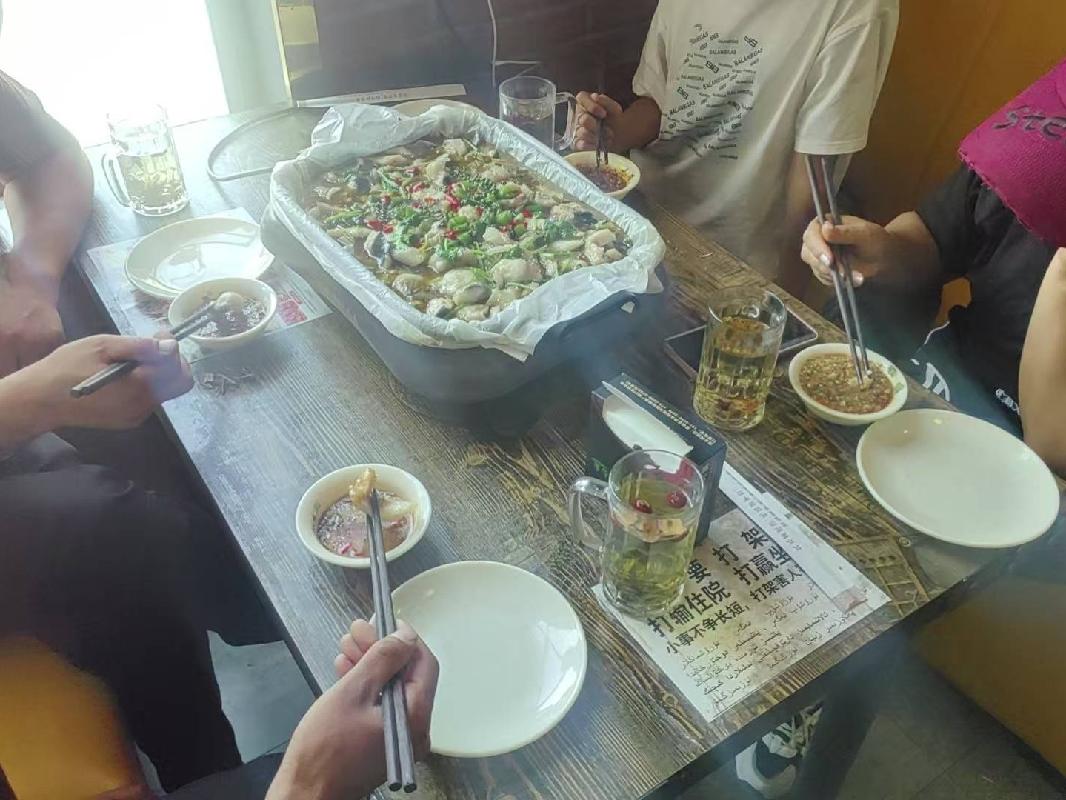 第四师创锦棉业有限公司位于霍城县清水镇2区北京东路(马蹄铁商业广场)B栋2楼207、208号对外招租，租期三年