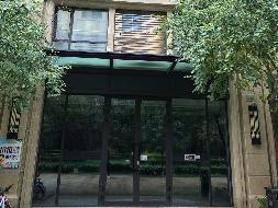 乌鲁木齐市盛天隆投资有限公司转让位于乌鲁木齐市水磨沟区红光山路888号绿城广场10号住宅楼2单元201室(国资监测编号GR2025XJ1001140)