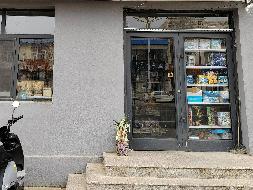 阿巴嘎旗老干部局办公楼邻街门面商铺（南）房产出租（年租金底价4866元，租期3年）