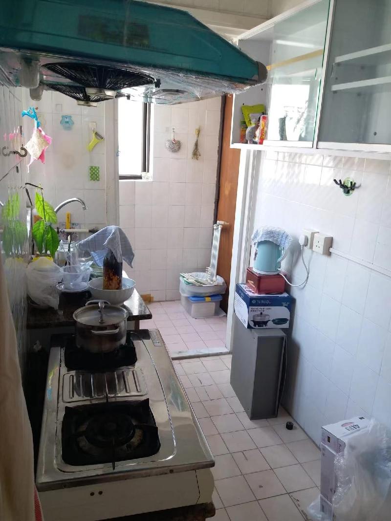 香港湾仔港湾道28号湾景中心C座8楼2室等四宗房产及1宗车位分别转让