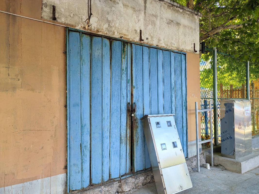 伊犁州机关事务管理局位于伊宁市阿合买提江路242号（9）商铺约20.40㎡对外招租，租期五年