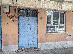 伊犁州机关事务管理局位于伊宁市阿合买提江路242号（7）商铺约19.90㎡对外招租，租期五年