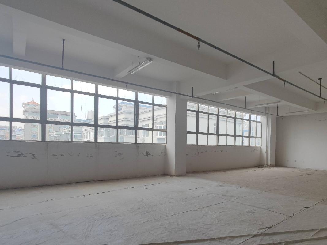 楚雄市开发区永安路南侧新华书店综合楼一至五层房屋  租赁