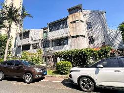 海口市盐灶街一横路46号L型别墅珍珠阁转让(国资监测编号GR2025HI1001205)