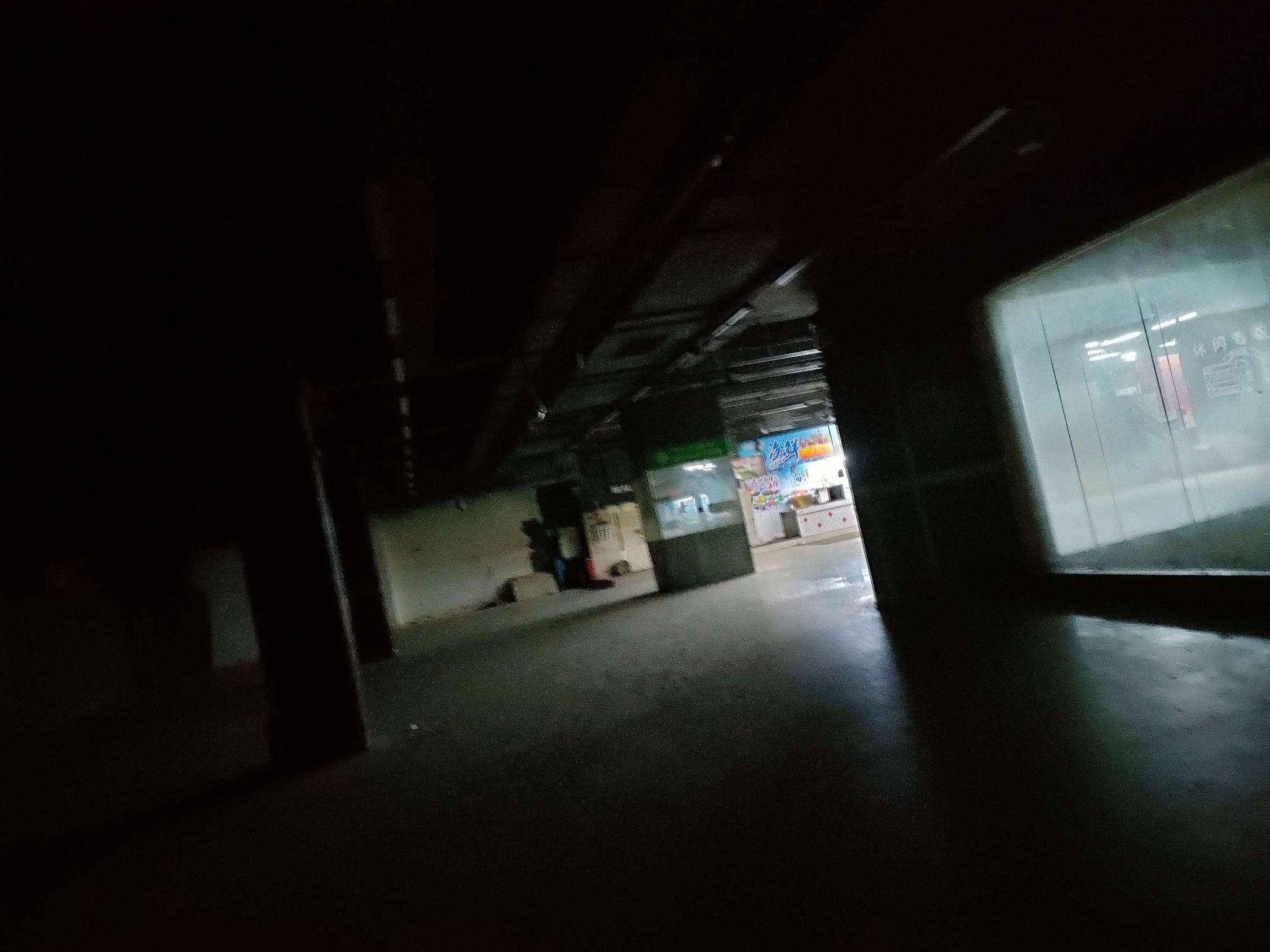 梧州市新兴三路83号二层商场的土地使用权及房屋所有权转让公告