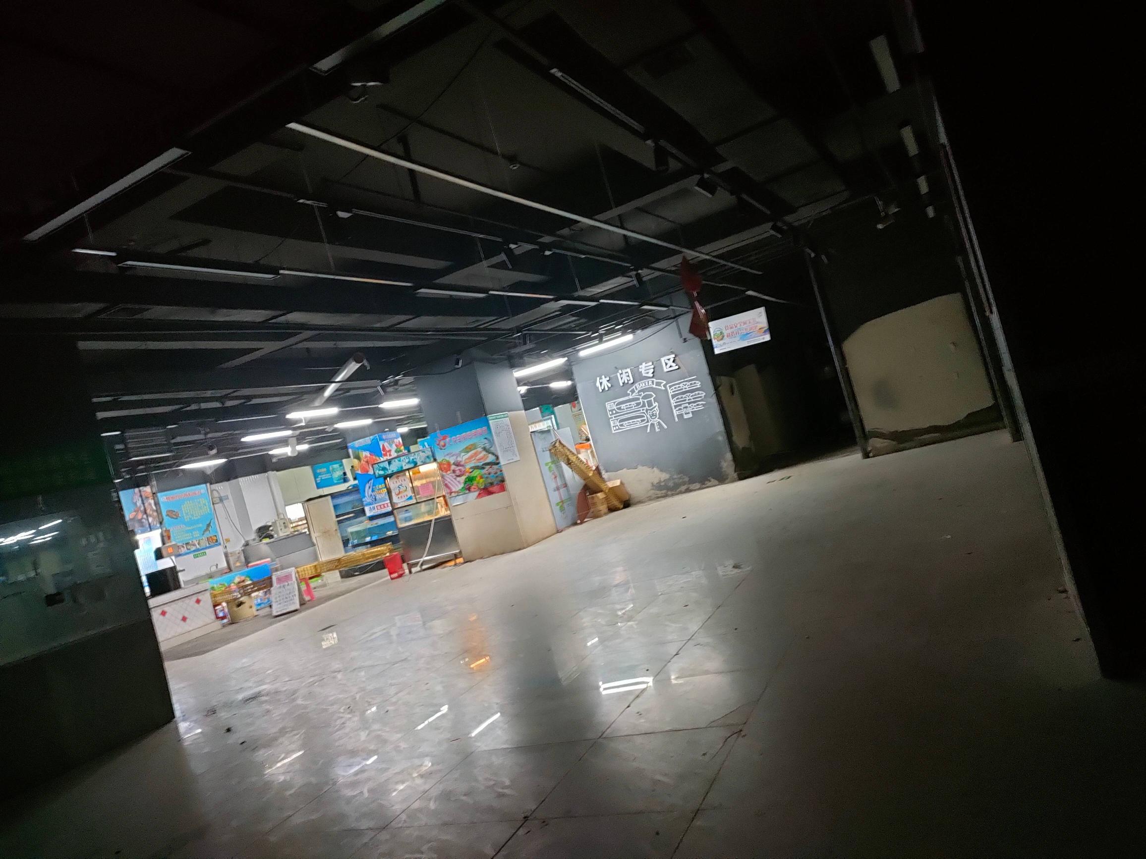 梧州市新兴三路83号二层商场的土地使用权及房屋所有权转让公告