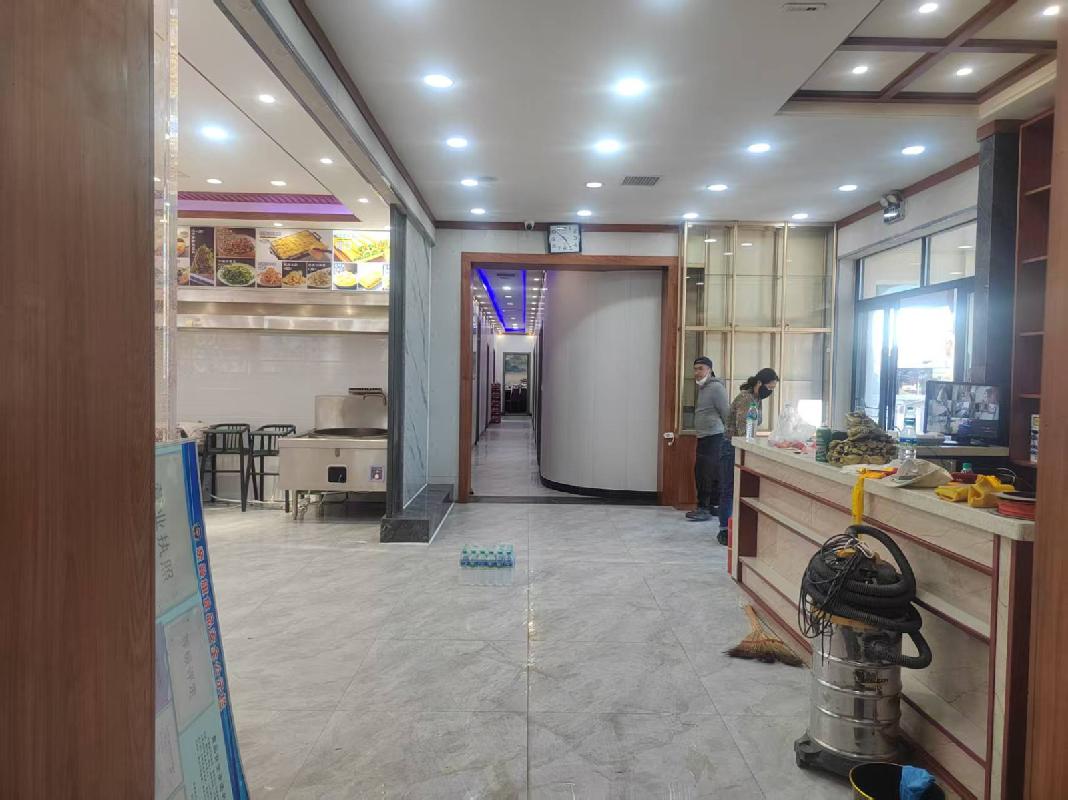 通辽市奈曼旗大沁他拉镇鹦哥山大街南侧410平门市房出租（年租金5.5万元，租期5年）