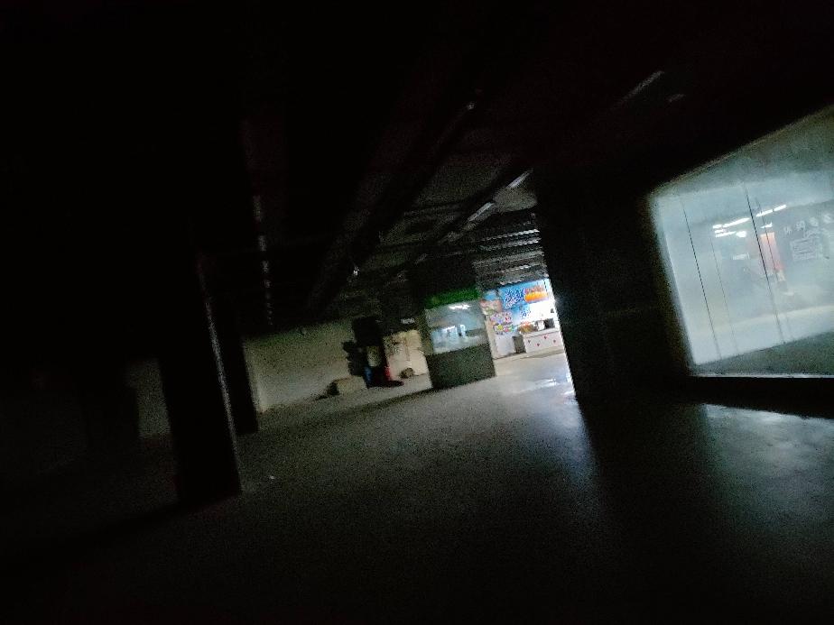 梧州市新兴三路83号二层商场的土地使用权及房屋所有权转让公告
