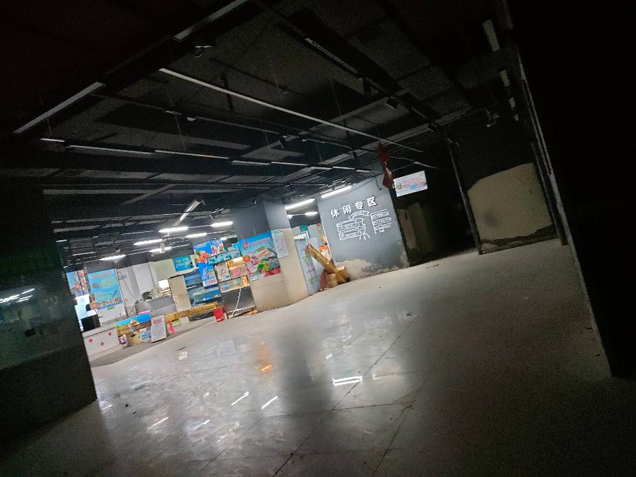 梧州市新兴三路83号二层商场的土地使用权及房屋所有权转让公告