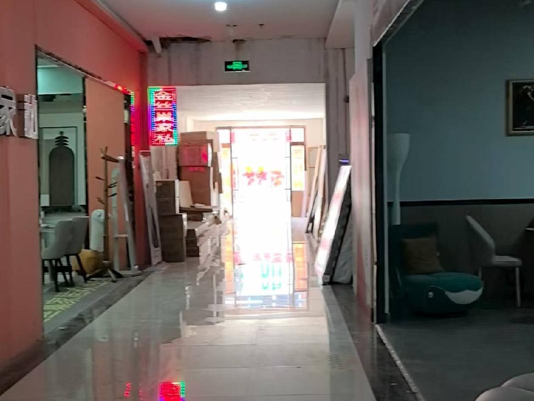 巴彦淖尔市磴口县巴彦高勒镇朝霞路清真寺南河套大市场A4展厅-0-102房产②号区域公开招租（年租金底价62227.44元（含税），租期3年）
