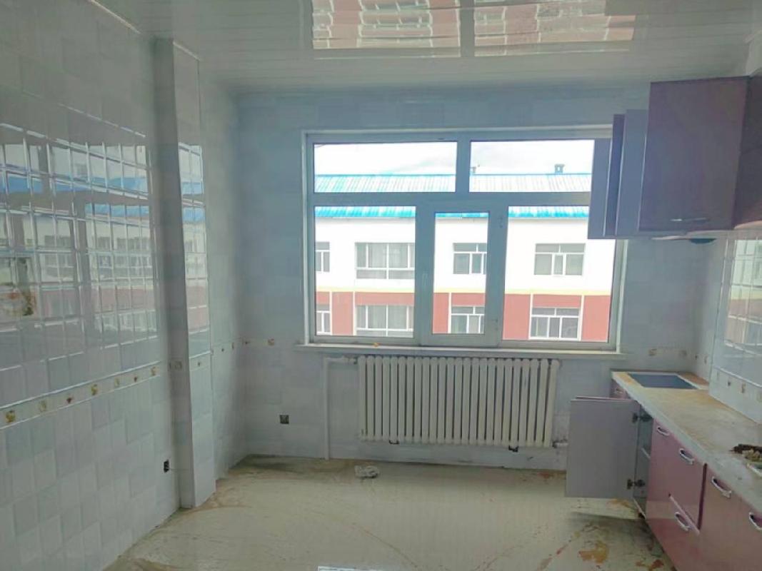 内蒙古自治区呼伦贝尔陈巴尔虎旗巴彦库仁镇呼木吉乐住宅小区3号楼1单元501室、3号楼1号车库、4号楼39号车库(三次挂牌)