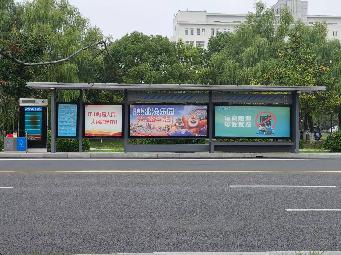 洪泽湖大道区委区政府 （路北侧）、洪泽湖高级中学 （路南侧）广告位租赁转让公告