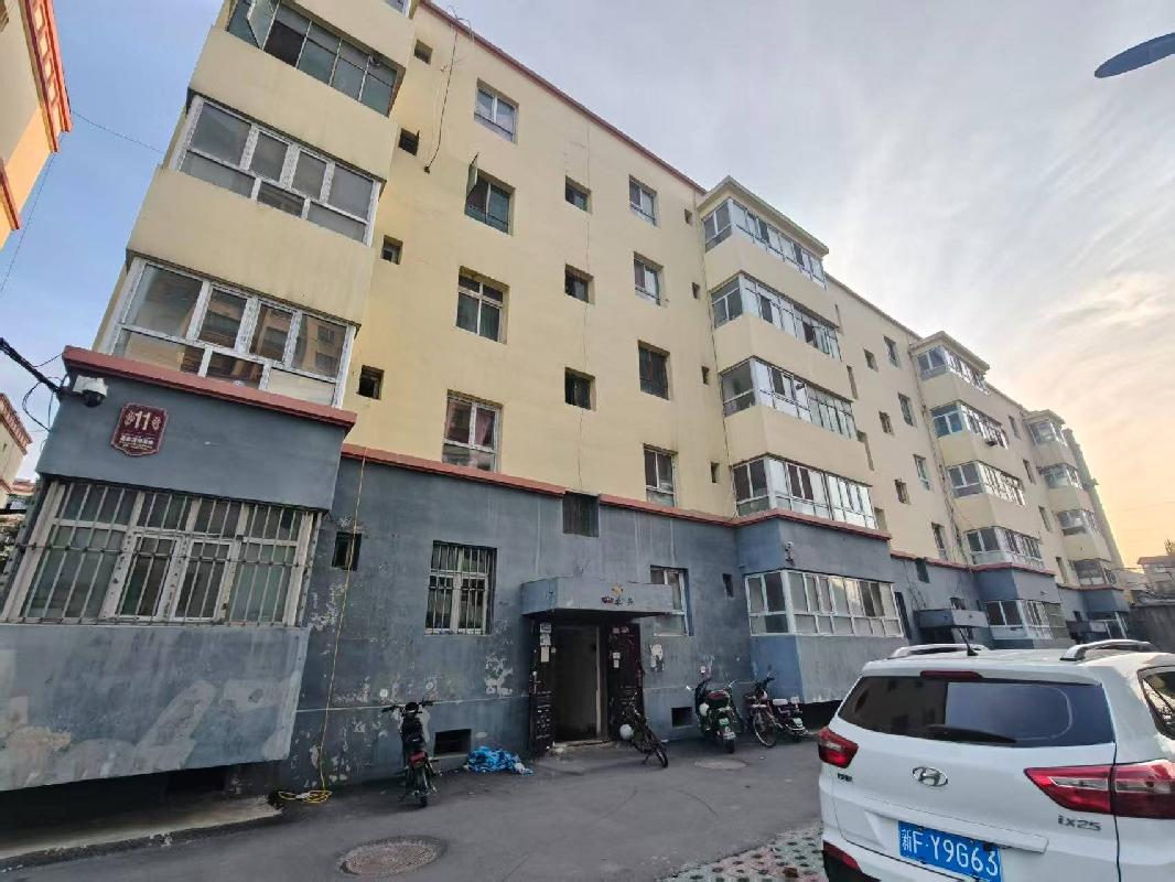 新源县国投公司位于新源县幸福路067号院花苑小区11-2-302室约71.75㎡对外招租，租期三年