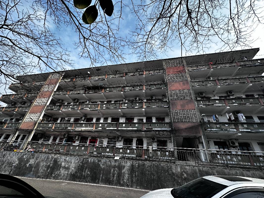 岳阳市岳阳楼区三五一七路岳阳楼小学东北侧三五一七工厂职工宿舍210(二次挂牌)