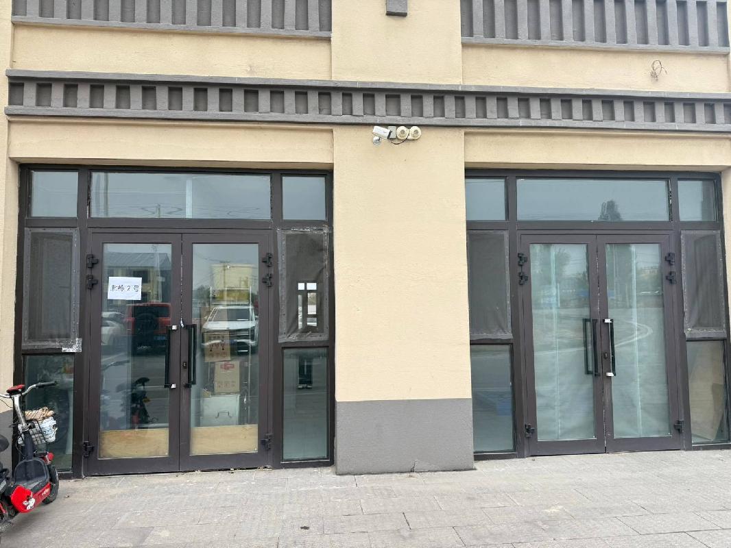 新源县鑫通集团公司位于新源县环城东路停车场商业楼一层北栋2号商铺约150㎡对外招租，租期五年