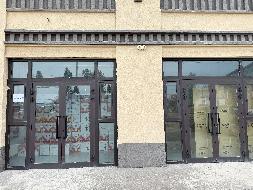 新源县鑫通集团公司位于新源县环城东路停车场商业楼一层南栋6号商铺约150㎡对外招租，租期五年