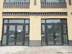 新源县鑫通集团公司位于新源县环城东路停车场商业楼一层南栋4号商铺约150㎡对外招租，租期五年