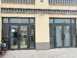 新源县鑫通集团公司位于新源县环城东路停车场商业楼一层北栋2号商铺约150㎡对外招租，租期五年