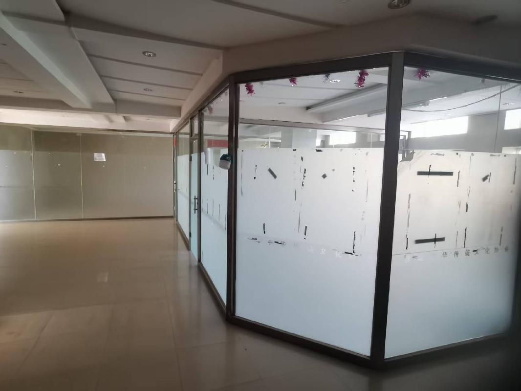 赤峰市新城区财富大厦B座3楼东侧玻璃房出租（年租金底价39626.34元，租期3年）(国资监测编号GR2025NM1006984)