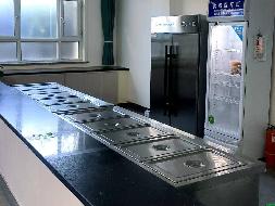 伊犁州中医医院位于伊宁市斯大林街70号南苑院区食堂约200㎡对外招租，租期三年