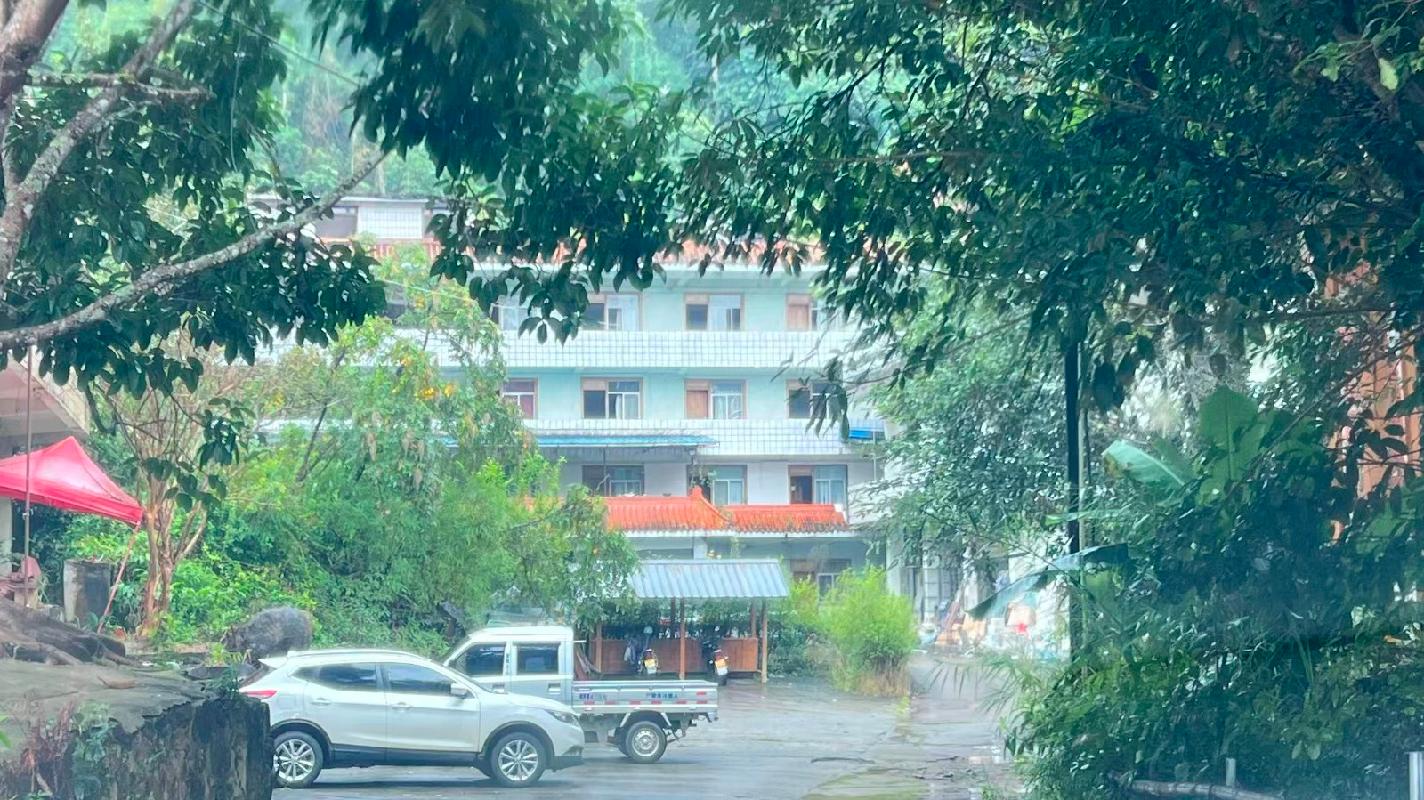 龙陵县邦腊掌温泉度假区房产及空地租赁(三次挂牌)